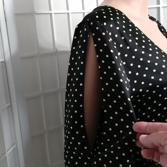 Adorable Black Dress W/ Green Polka Dots And Poofy Slit Half Sleeves - Picture 3 of 15